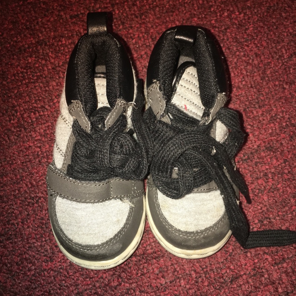 Gap kid sneakers